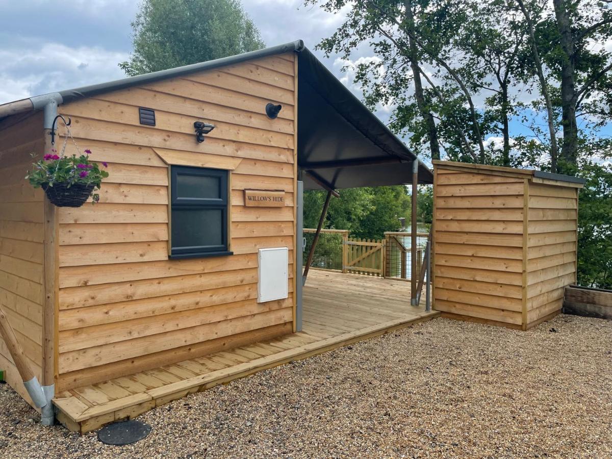 Sumners Ponds Fishery & Campsite Hotel Horsham Bagian luar foto