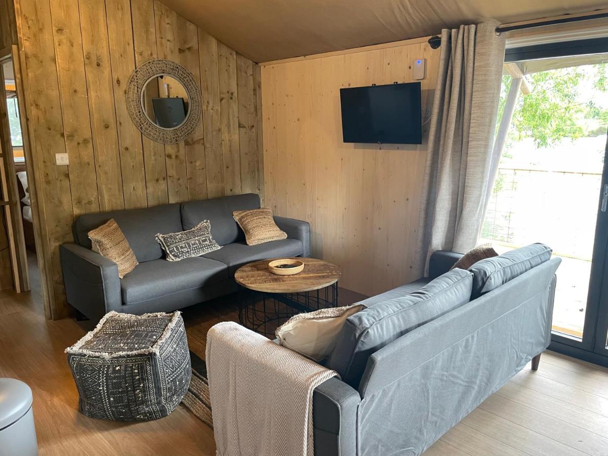 Sumners Ponds Fishery & Campsite Hotel Horsham Bagian luar foto