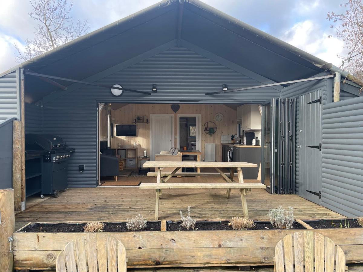 Sumners Ponds Fishery & Campsite Hotel Horsham Bagian luar foto