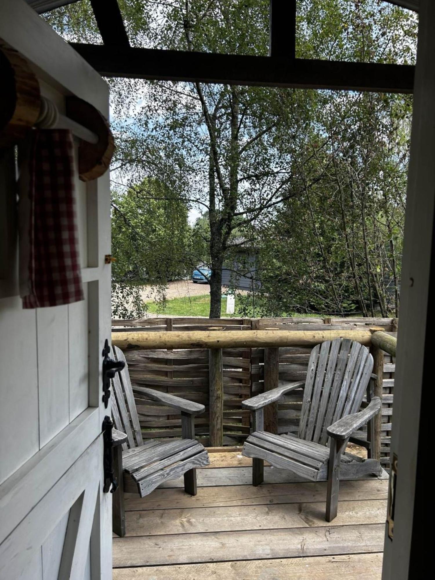 Sumners Ponds Fishery & Campsite Hotel Horsham Bagian luar foto